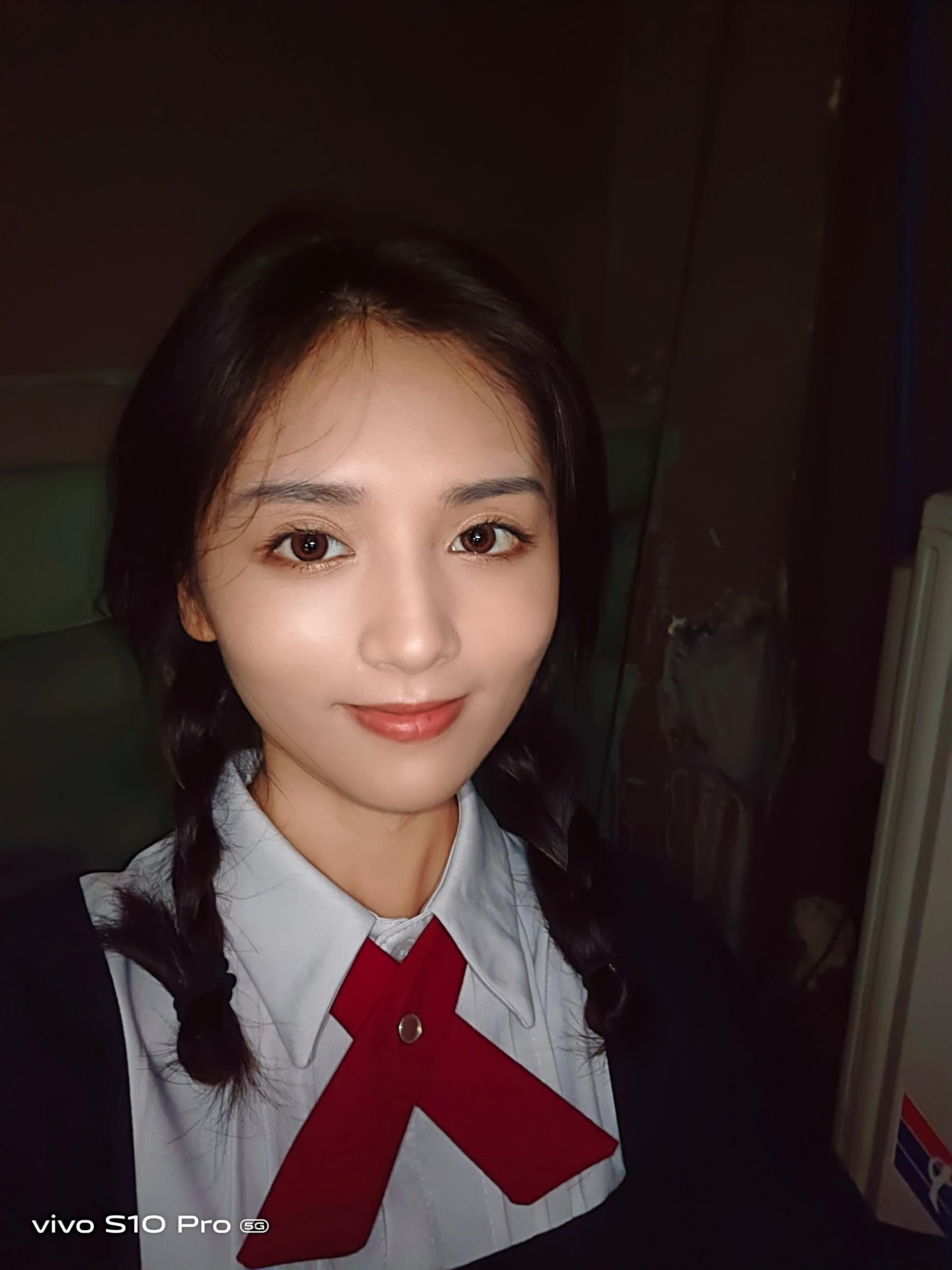 拍自己头的动态表情_什么自拍软件拍出来时头大身体小_拍自己脑袋